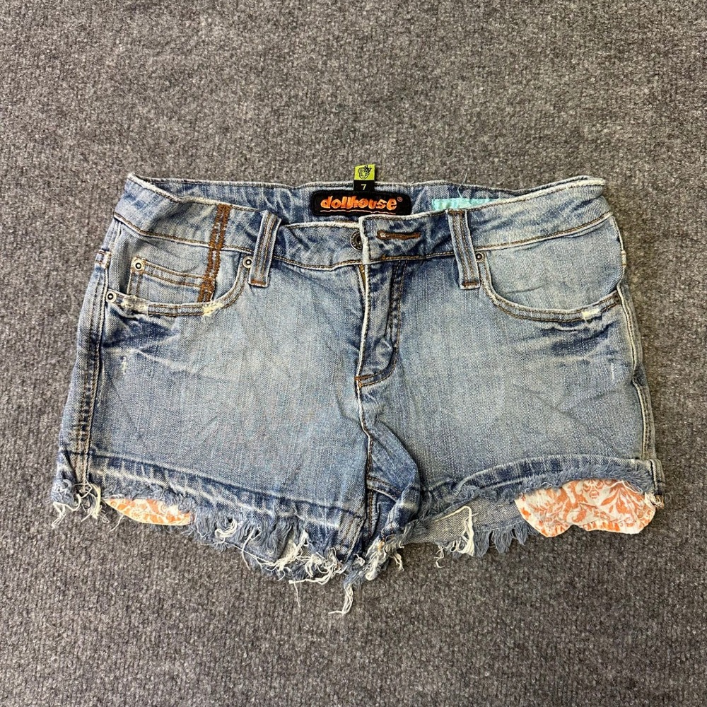 Dollhouse Denim Shorts Womens Size 7 Light Wash Distressed Frayed Floral Pocket